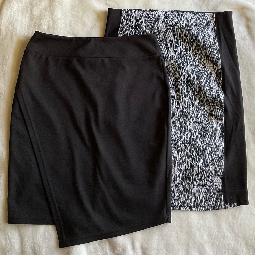 2 Pieces Bundle Pencil Stretch Skirt. Size M